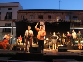 Cloenda del 30 Tradicionàrius i Revetlla de Sant Joan amb la Violeta de Gràcia