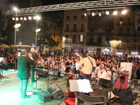 Cloenda del 30 Tradicionàrius i Revetlla de Sant Joan amb la Violeta de Gràcia