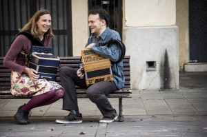 NIT DE BALL FOLK:: 21 BOuTONS