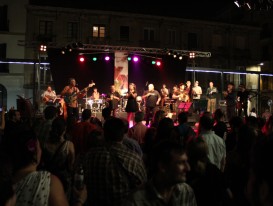 Cloenda del 30 Tradicionàrius i Revetlla de Sant Joan amb la Violeta de Gràcia