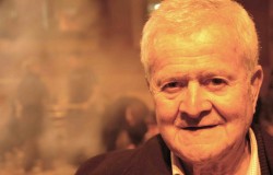 Toni Torrens rep el premi Francesc Viaplana d’Esquerra Republicana pels 25 anys de Foguerons de Sant Antoni a Gràcia